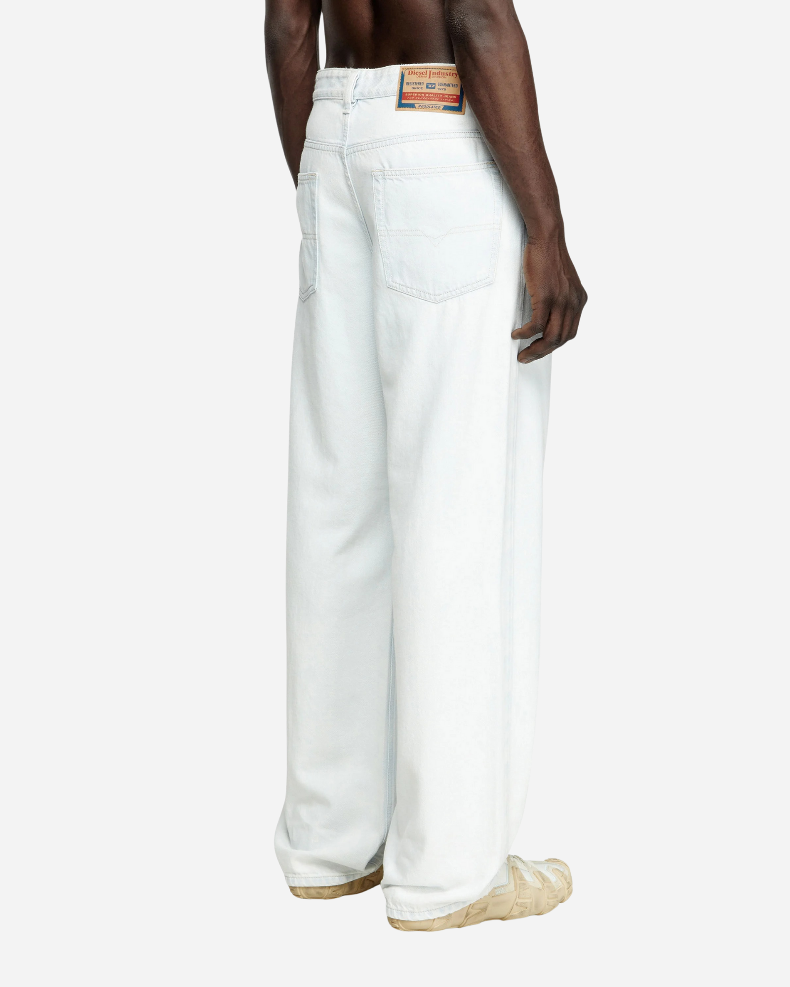 2001 D-MACRO Light Denim Jeans